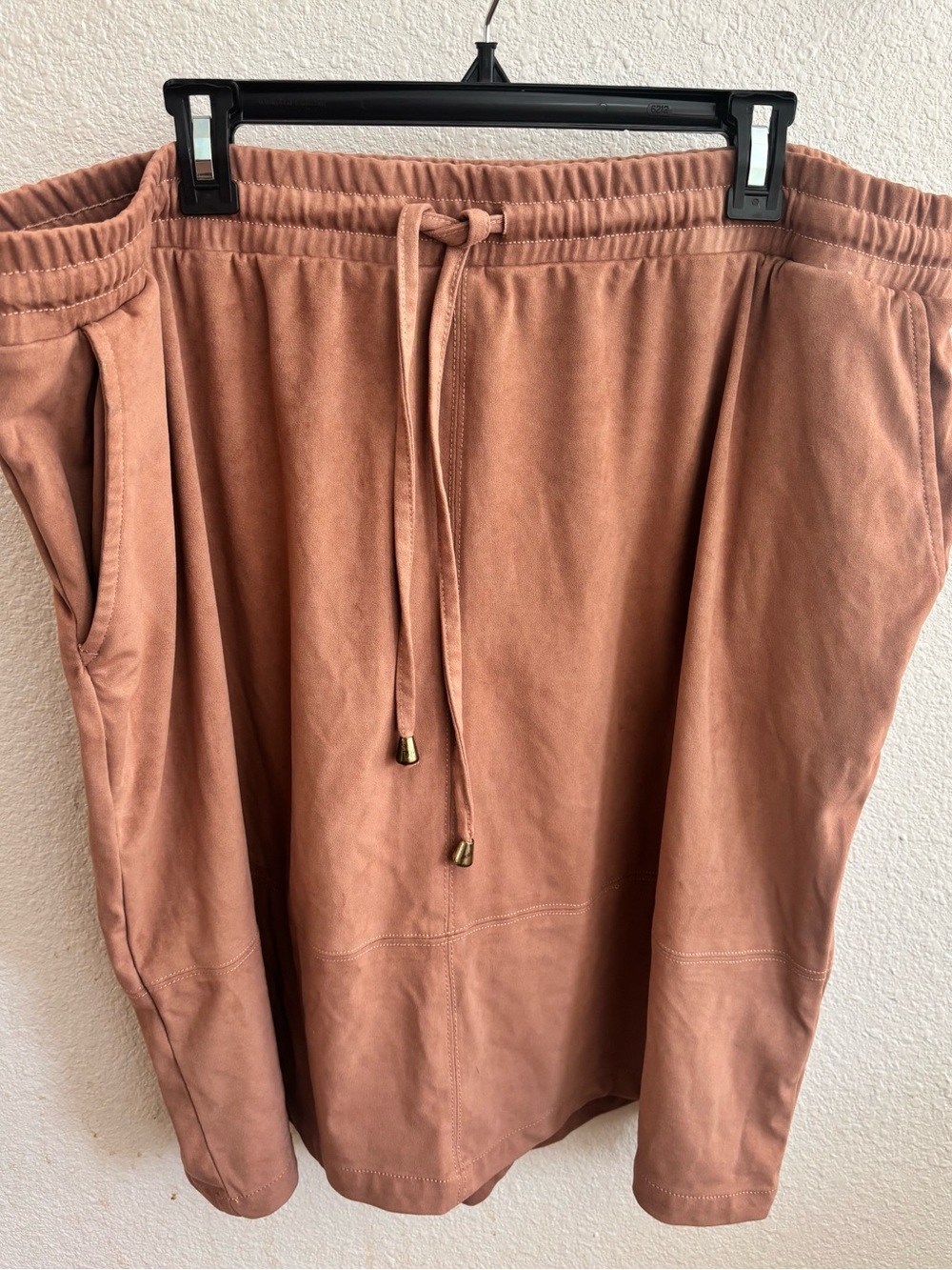 Liz Claiborne Plus size Faux Suede
Drawstring Skirt with Pockets - Size 2X